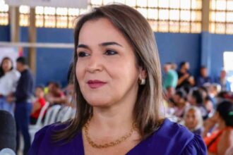 Adriane Lopes participa da abertura da Cidade do Natal na noite desta quinta-feira