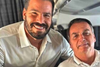 Ao lado de Bolsonaro, Contar embarca rumo à Buenos Aires para posse do novo presidente Javier Milei