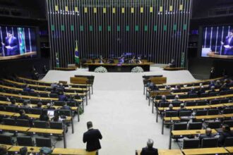 Câmara dos Deputados rejeita urgência para suspender restrições ao registro de armas