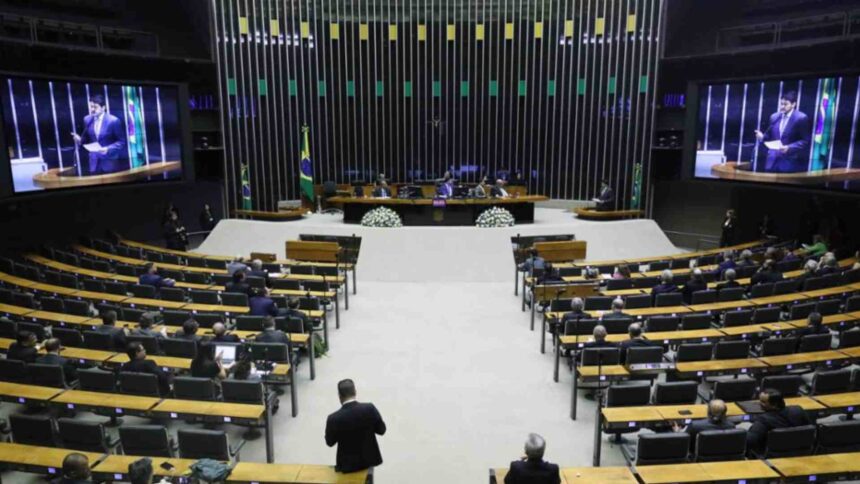 Câmara dos Deputados rejeita urgência para suspender restrições ao registro de armas