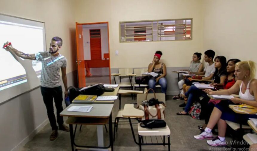 Câmara pode votar nesta terça bolsa para manter jovem no ensino médio