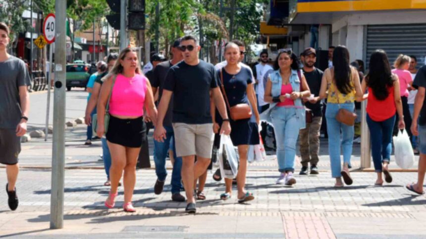 Esperança de vida ao nascer no Brasil fica em 75,5 anos em 2022