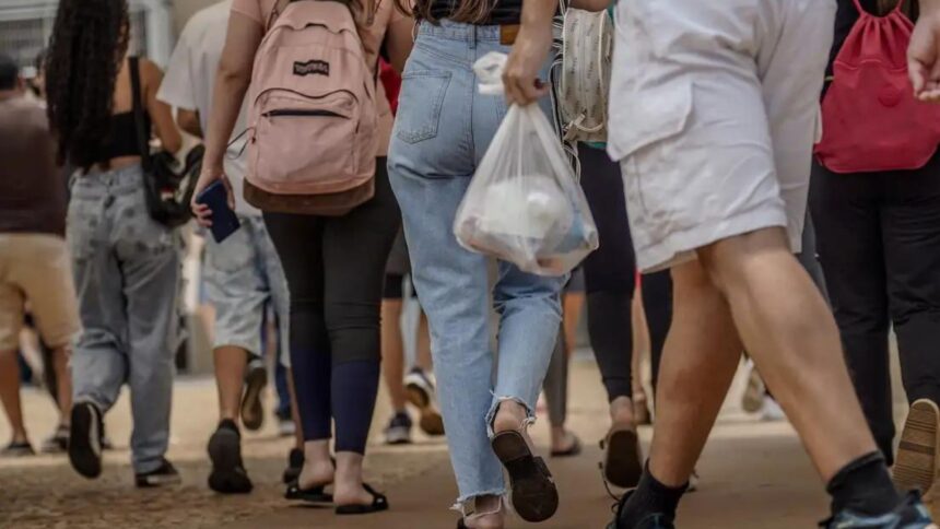 População em situação de rua é tema de redação da reaplicação do Enem