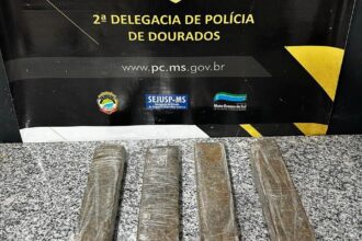 Dois irmãos e mulher são presos por tráfico de drogas em bairro de Dourados