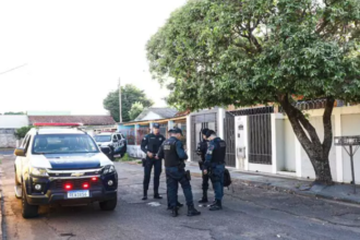 Ladrão invade quintal de coronel da PM que atira e o atinge no tórax, em Campo Grande