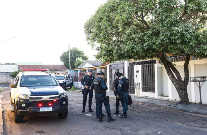 Ladrão invade quintal de coronel da PM que atira e o atinge no tórax, em Campo Grande