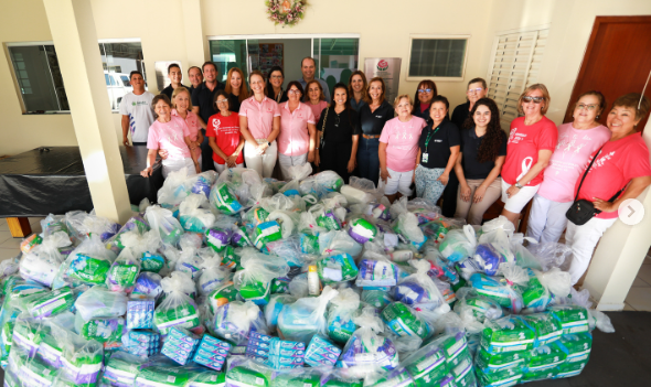 Presidente da Famasul entrega kits arrecadados pela “Gincana das Mulheres”