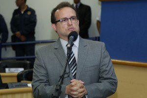 Câmara empossa Dr. Lívio como vereador de Campo Grande no lugar de Claudinho Serra