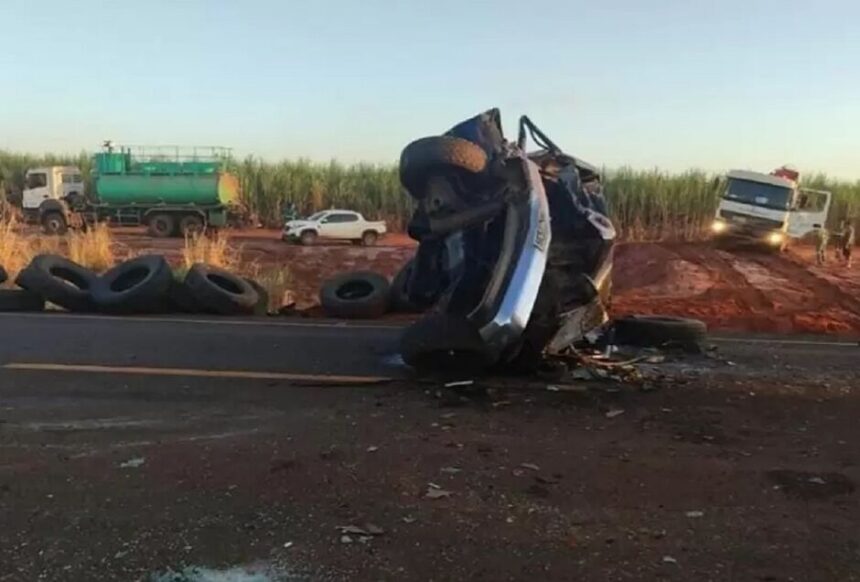 Campo-grandense morre em GO, após colisão traseira de caminhonete com carreta