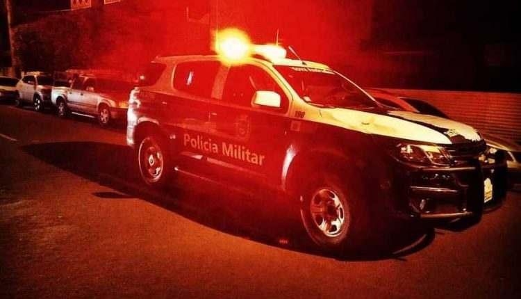 Ladrão rouba celular, é perseguido por 3 bairros e acaba morto ao trocar tiros com polícia