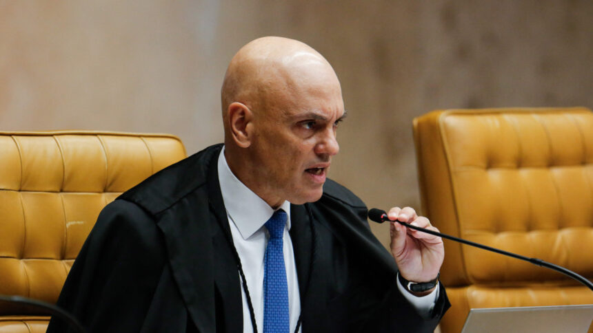 Moraes admite erro, mas mantém pena de 17 anos em voto contra réu do 8/1