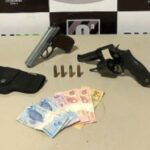 Abordado pela PM, homem aponta duas armas para os policiais e morre baleado