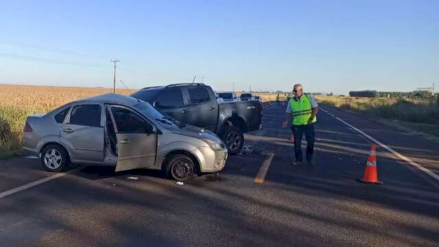 Condutor morre em colisão entre carro de passeio e caminhonete