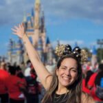 Especialista em Disney ajuda turista a organizar passeio em tempo real e sem passar perrengue