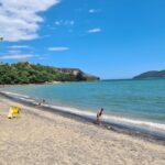 Cinco praias para visitar em Caraguatatuba, em São Paulo