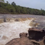 Jovem bebe, entra no rio e é arrastado pela correnteza, em Rochedo, e ainda não foi encontrado