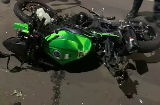 Jovem morre, após colidir Kawasaki 300 na traseira de um trailer, em MS