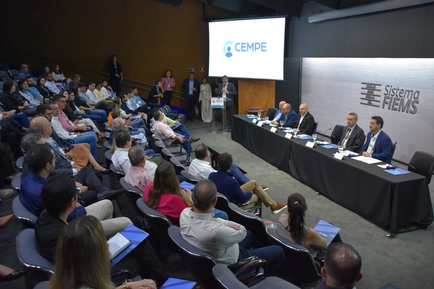 Presidente da Fiems participa de reunião do Comitê Empresa-Escola