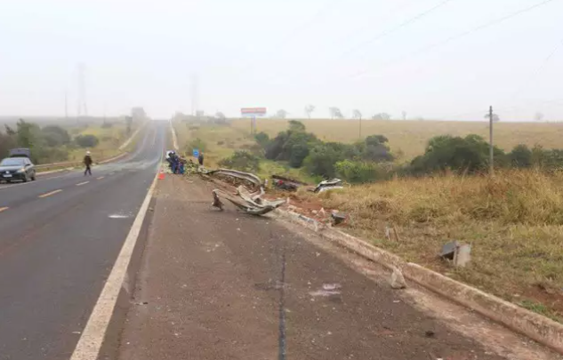 Condutor de caminhão morre ao cair em ribanceira, na BR-262, em Campo Grande