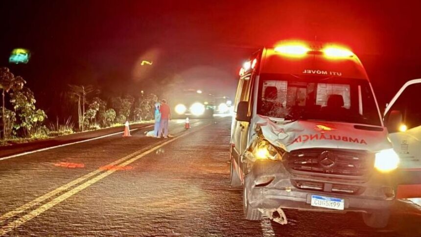 Homem morre atropelado, após surgir na frente de ambulância do Samu