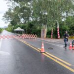 Polícia Militar está com barreiras montadas na Salgadeira e próximo a Casa do Mel, para evitar veículos pesados no trecho do Portão do Inferno. (Foto: PMMT)