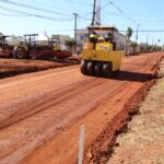 Obras de pavimentação e drenagem em ruas do Jardim Itatiaia põe fim a décadas de espera por melhorias