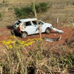 Traficante capota carro com 156 kg de maconha e consegue fugir por mata