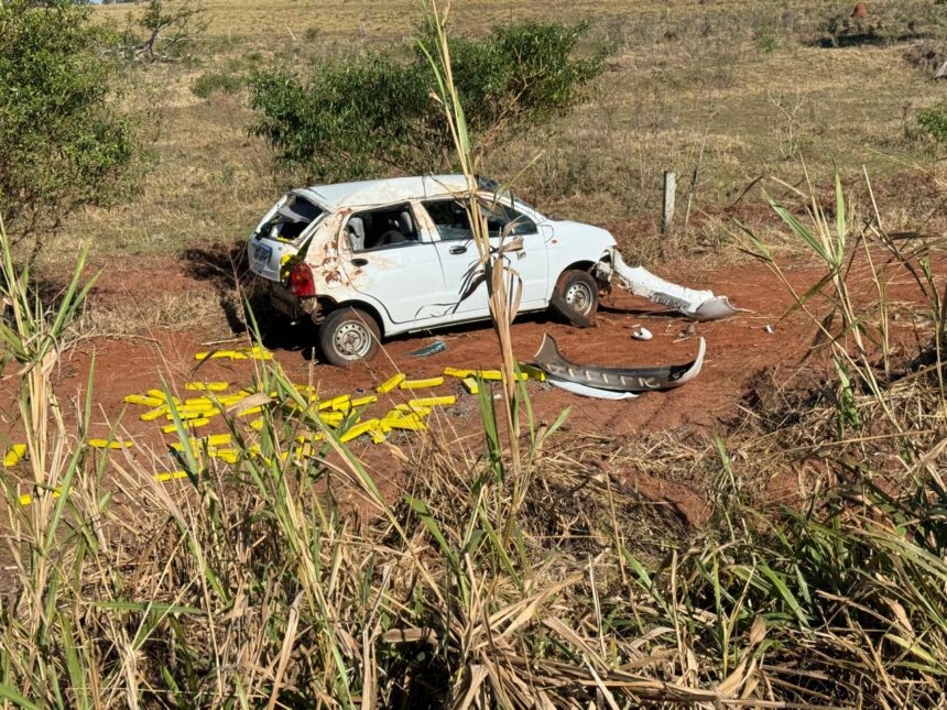 Traficante capota carro com 156 kg de maconha e consegue fugir por mata