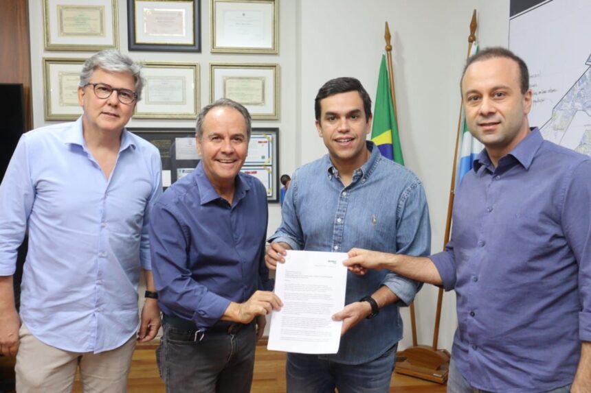 Beto Pereira assume compromissos com a construção civil e o SECOVI-MS