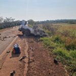 Colisão entre Fiat Strada e carreta mata um condutor na BR-267