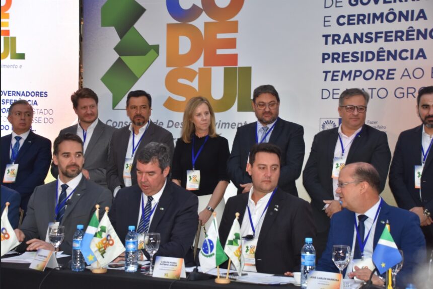 Governador Eduardo Riedel toma posse como presidente do Codesul