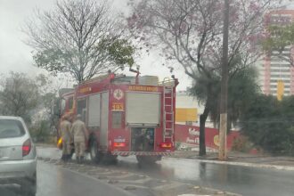 Mais de 20 acidentes são registrados somente nesta manhã em Cuiabá. (Foto: Kessilen Lopes)