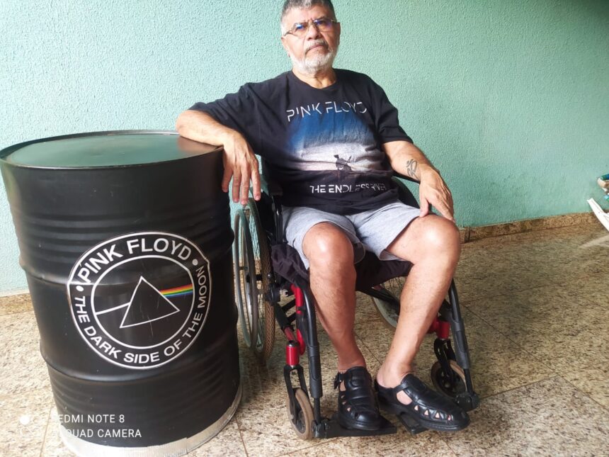 Amigos fazem vaquinha para ajudar colega com problema na coluna voltar a andar