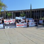 Peritos criminais e médicos legistas fazem protesto contra ‘quebra-galho’ durante o serviço