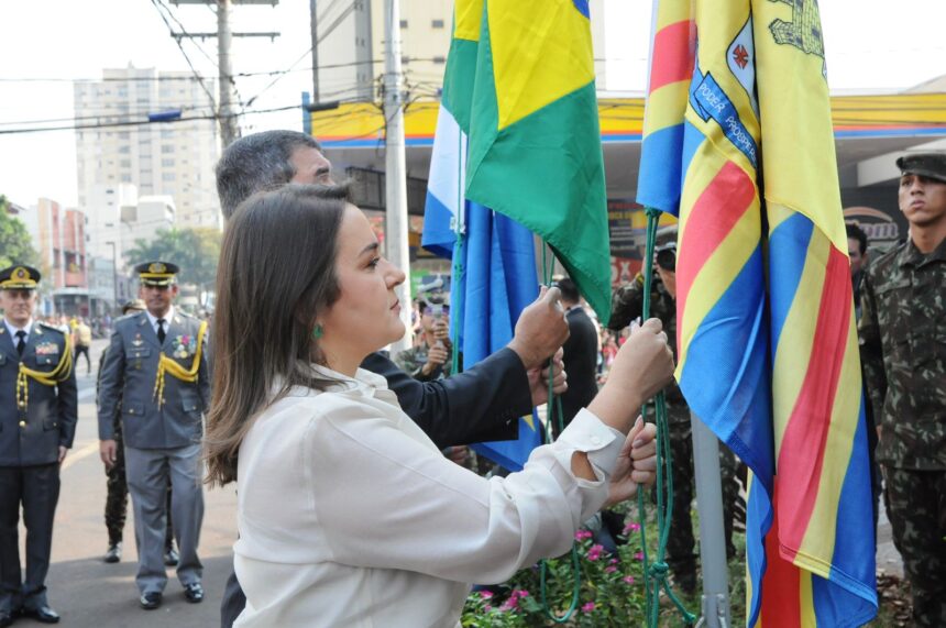 Prefeita participa de desfile de 7 de Setembro e reafirma compromisso com valores da pátria e cidadania