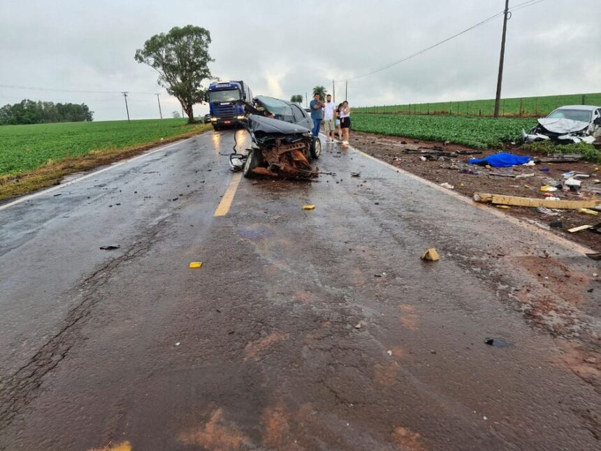 Capivara News TV: Colisão entre carros destrói Palio, joga carro na vegetação e mata 1 mulher em MS