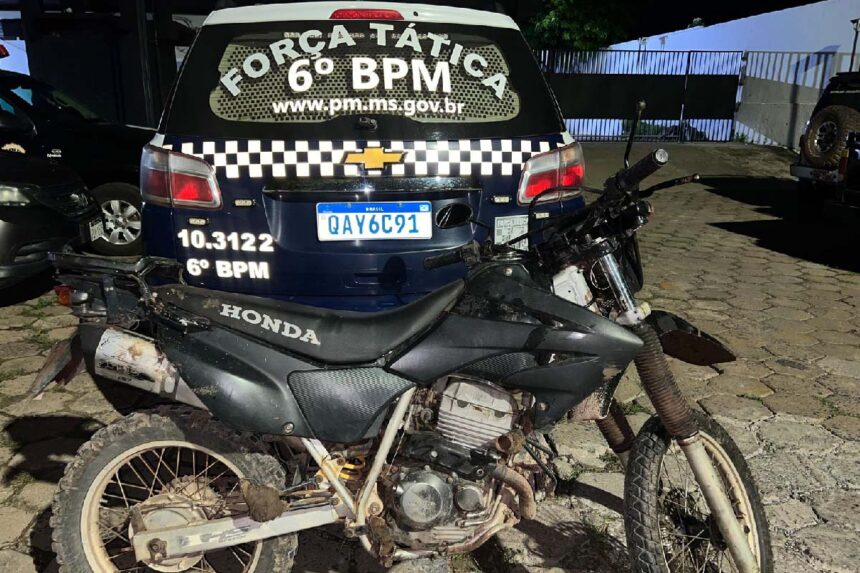 No momento, você está visualizando Polícia Militar recupera motocicleta furtada em Corumbá e detém suspeito