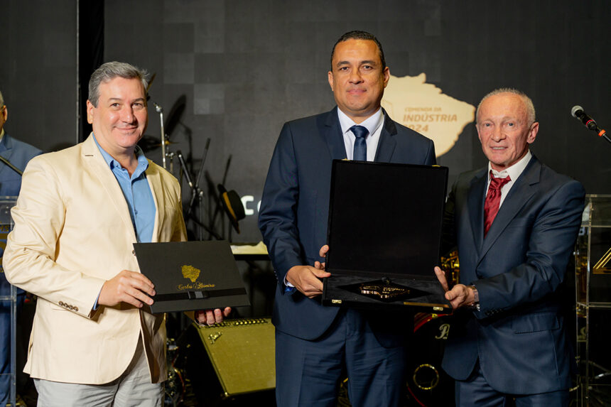 Presidente da Arauco é homenageado pela FIEMS com Medalha da Ordem do Mérito Industrial