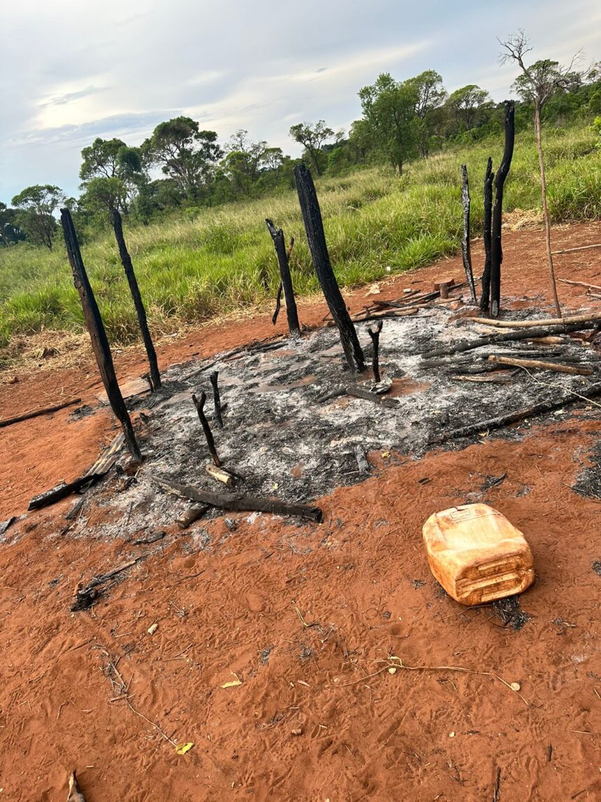 “Vou matar vocês”: Homem é preso, após botar fogo em casa com duas crianças, em Aral Moreira