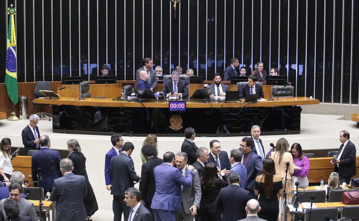 Câmara aprova 1º projeto do pacote de corte de gasto com reforços ao arcabouço e bloqueio de emendas