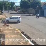 Capivara News TV: Vídeo mostra arremesso de mãe e criança da moto, após Uno invadir cruzamento