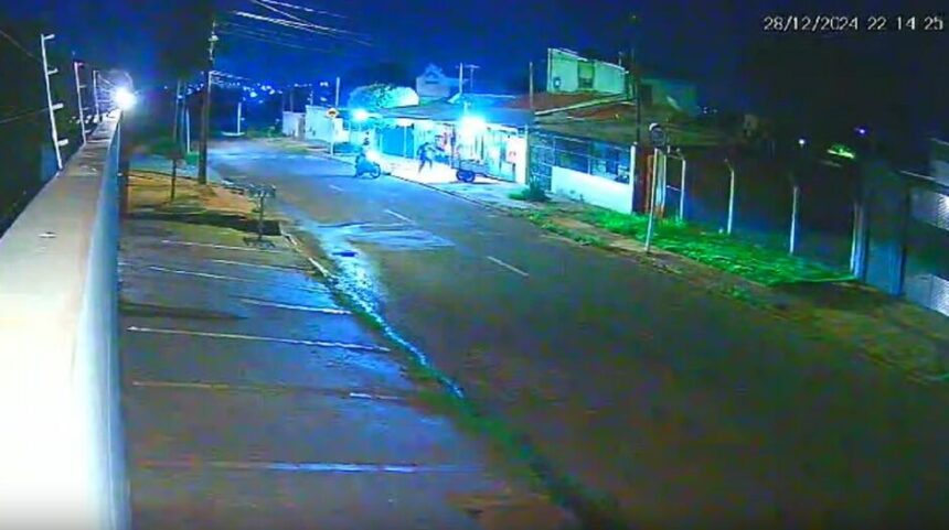 Capivara News TV: Vídeo mostra execução de rapaz em bar por dupla de moto, em Campo Grande