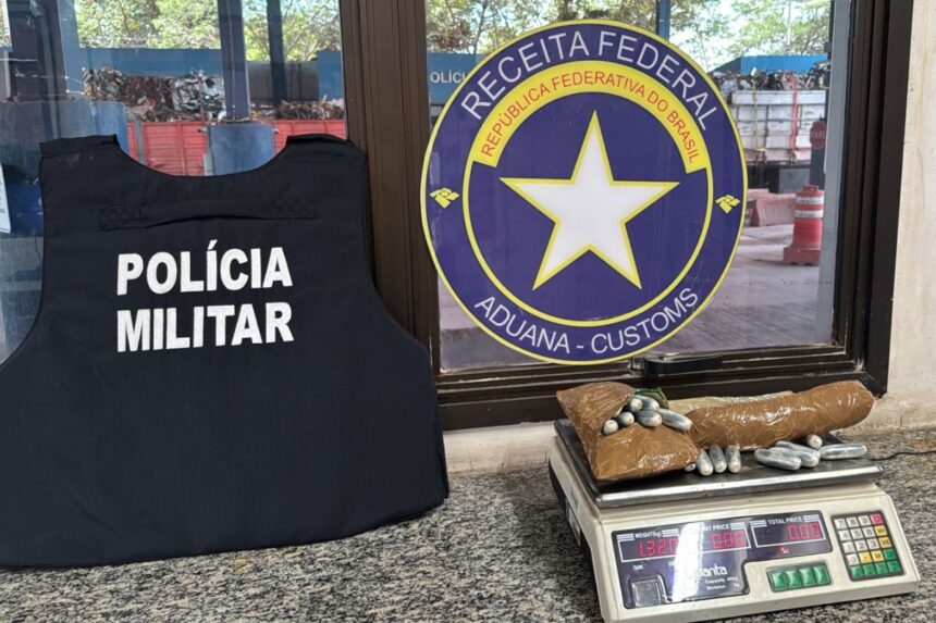 Homem tentou atravessar fronteira com cocaína no estômago (Foto: Divulgação/Polícia Militar)