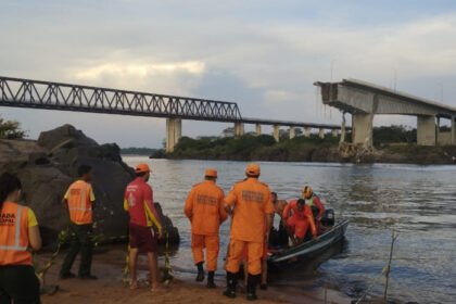 Ponte cai no Tocantins