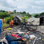 Pertences ficaram espalhados pela pista (Foto: Divulgação/Corpo dos Bombeiros)