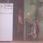 Vizinhos denunciam e PMs encontram idosa abandonada em casa com sujeira e sem comida