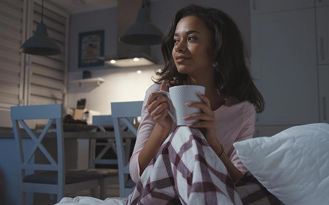 Se você precisa de uma boa noite de sono, faça uma dessas 5 bebidas para dormir mais rápido